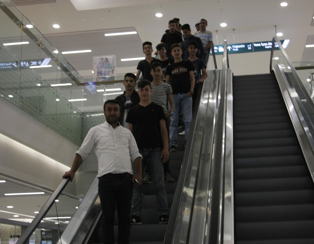 Kato dağı eteklerinden gelen öğrenciler futbol elemeleri için kıyasıya mücadele etti