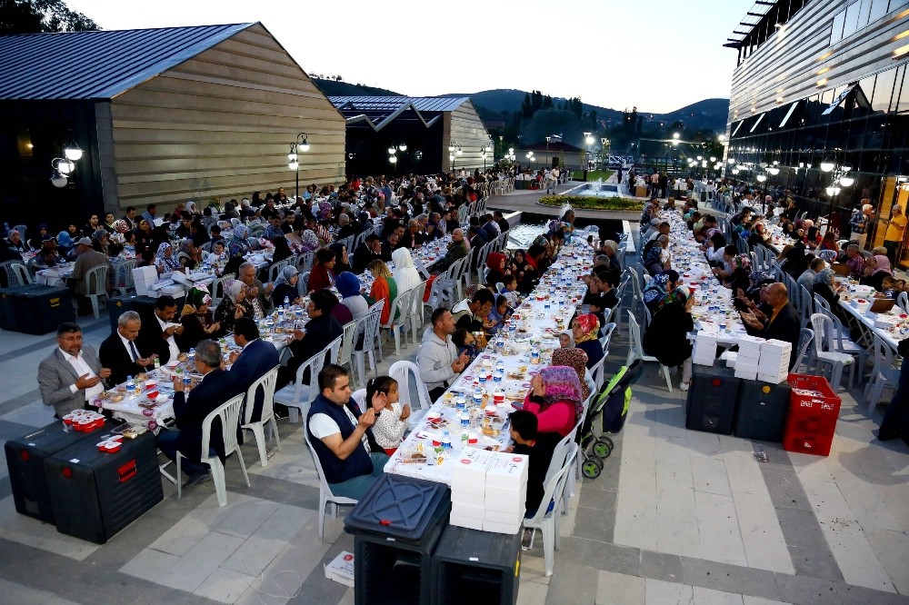 Başkan Ak Bağlumlularla iftarda buluştu