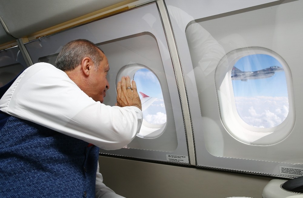 Cumhurbaşkanı Erdoğan’a F-16’lar eşlik etti