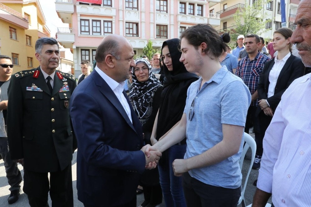 Bakan Işık, 15 Temmuz’un ilk asker şehidinin ailesini ziyaret etti