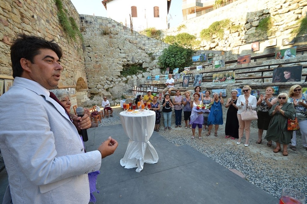 Foça’da “beş kapılı” sanat galerisi