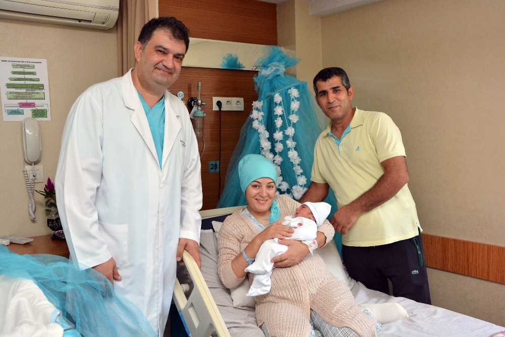 Çip yöntemiyle anne oldu, bebeğine doktorunun adını verdi