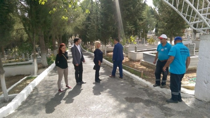 Sarıgöl’ün mezarlıklarında eksiklikler gideriliyor
