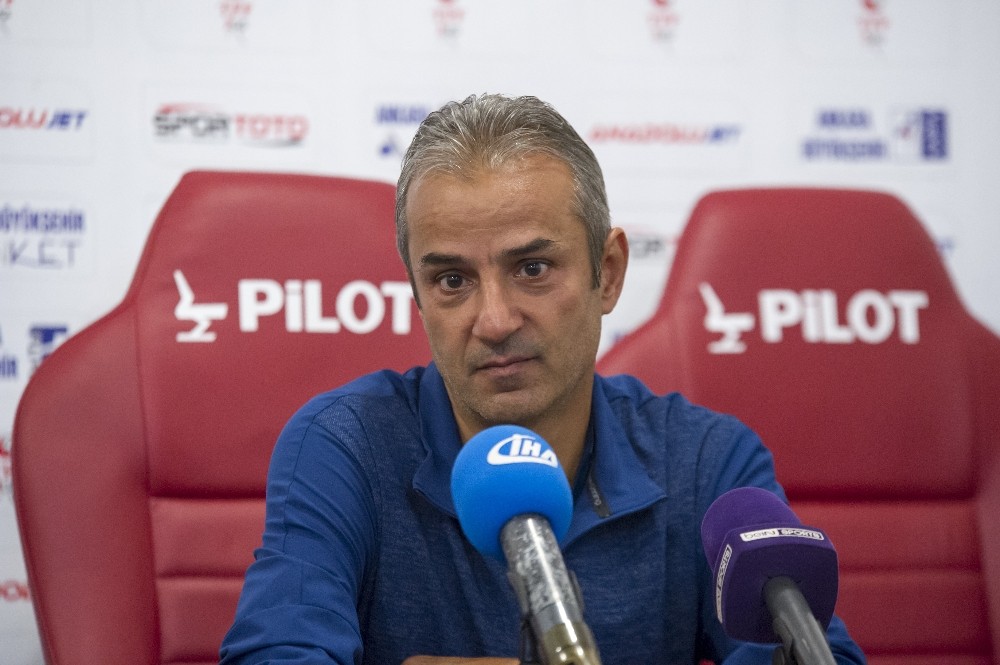 İsmail Kartal: “Oyuncularım hep birlikte hareket ediyor”