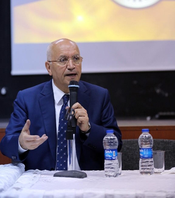 Başkan Yaşar, öğrencilerle Kariyer Günleri'nde buluştu