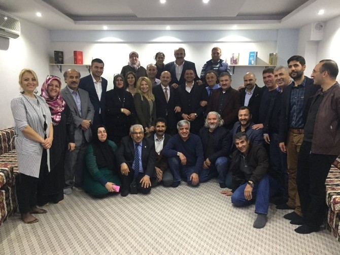 Bornova Erzurumlular Derneği Gültekin ile ’devam’ dedi