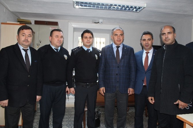 AK Parti İzmir, polisin yanında