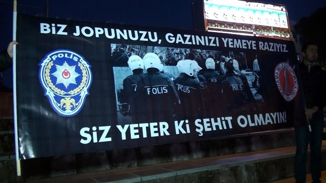 İZMİR'DE HERKESİ DUYGULANDIRACAK PANKART