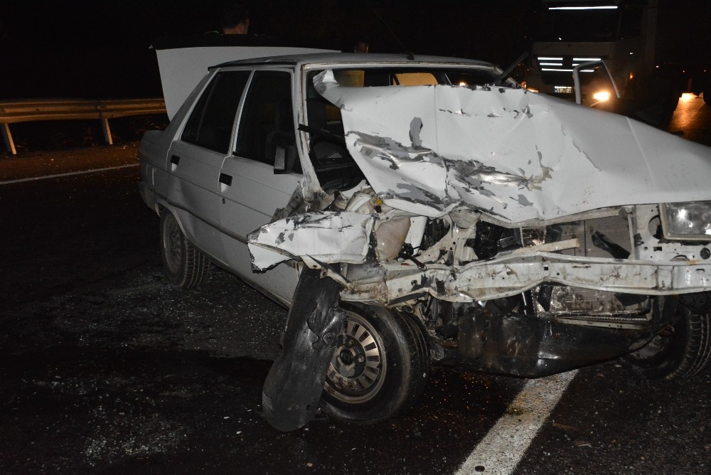 İzmir’de trafik kazası: 1’i ağır 2 yaralı
