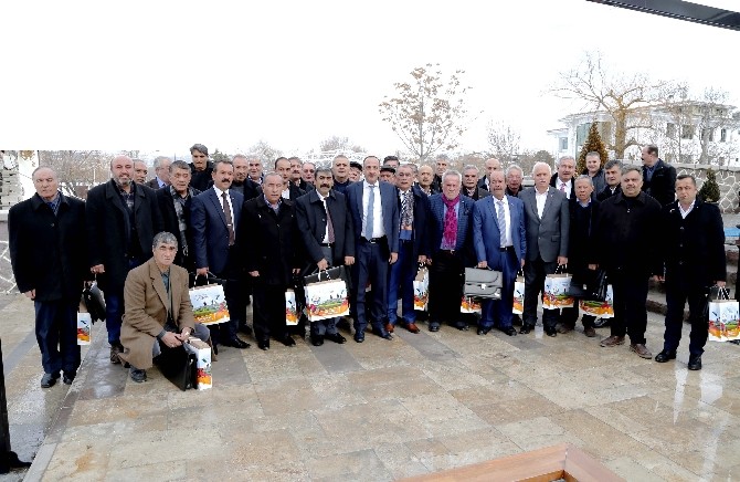 Bakan Duruay Gölbaşılı muhtarlarla bir araya geldi
