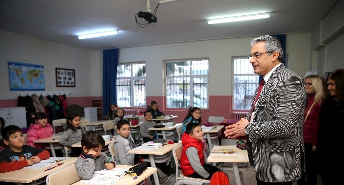 Yüzlerce öğrenciye burs desteği