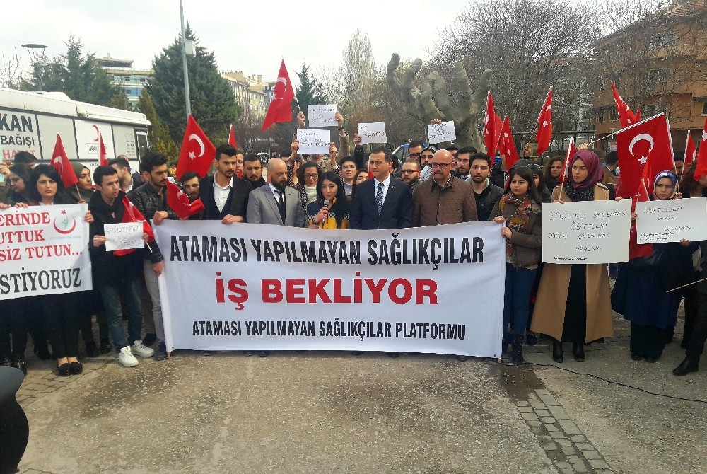 Başkent’te atanamayan sağlıkçılar eylem yaptı
