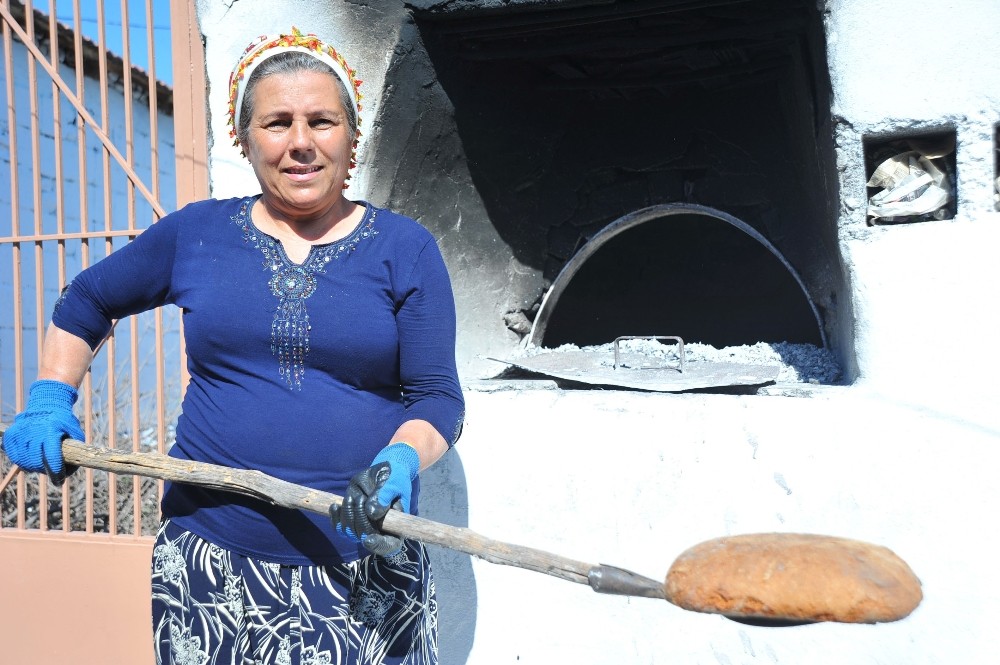 Ata ekmeği her cumartesi Ulamış Üretici Pazarı’nda