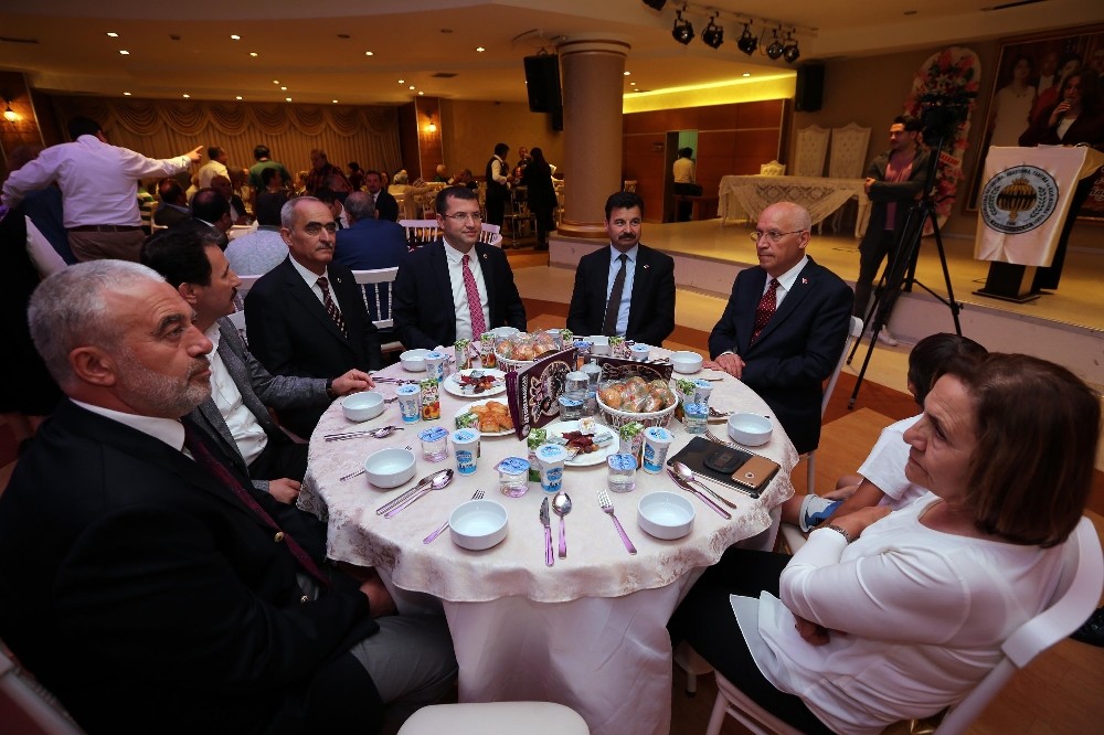 Ankara’da yaşayan Afyonlular Yenimahalle’de iftar yaptı