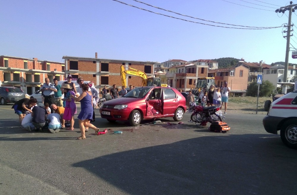 İzmir’de otomobil ile motosiklet çarpıştı: 1 ölü, 2 yaralı