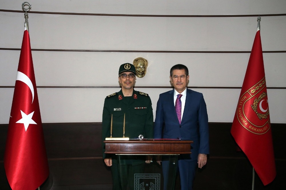 Milli Savunma Bakanı Canikli, İran Genelkurmay Başkanı Bagheri ile görüştü