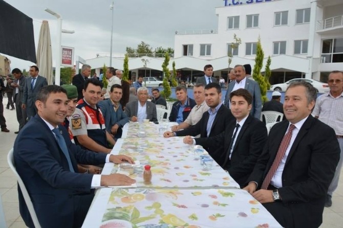 Selendi protokolü aşure hayrında buluştu