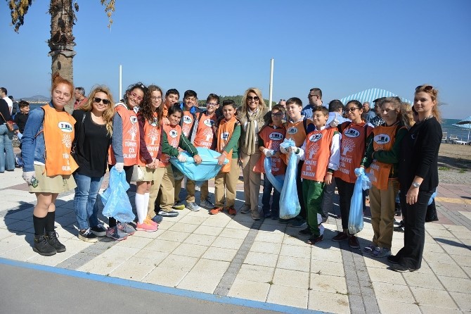 Urla’da kıyı ve deniz temizliği