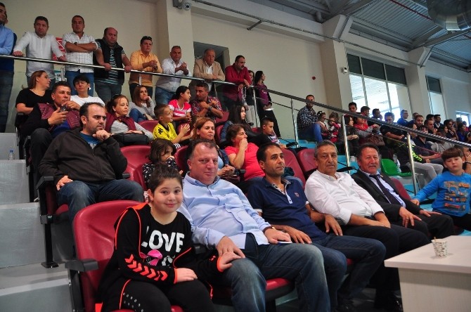 Manisa’nın Sultanlar’ı galibiyetle başladı