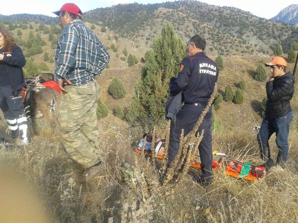 Nallıhan’da arazide ayağı kırılan avcıyı itfaiye kurtardı