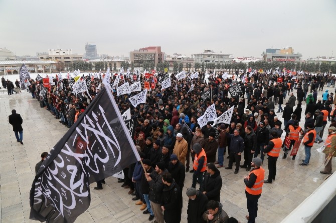 ABD Büyükelçiliğine yürümek isteyen grup ile polis arasında gerginlik