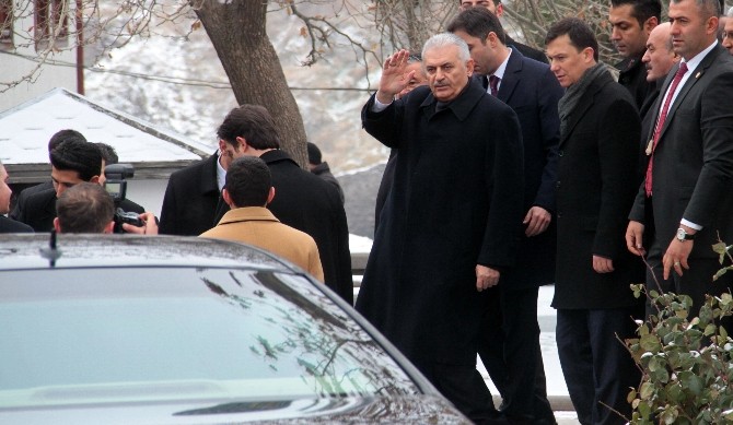 Başbakan Yıldırım cuma namazını Hacı Bayram Camii’nde kıldı