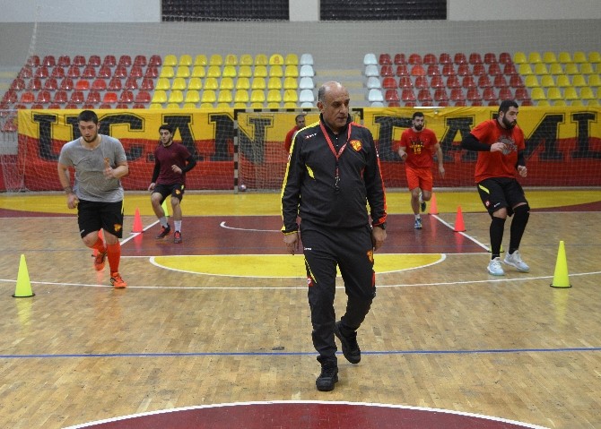 Göztepe Adnan Öztürk’e emanet
