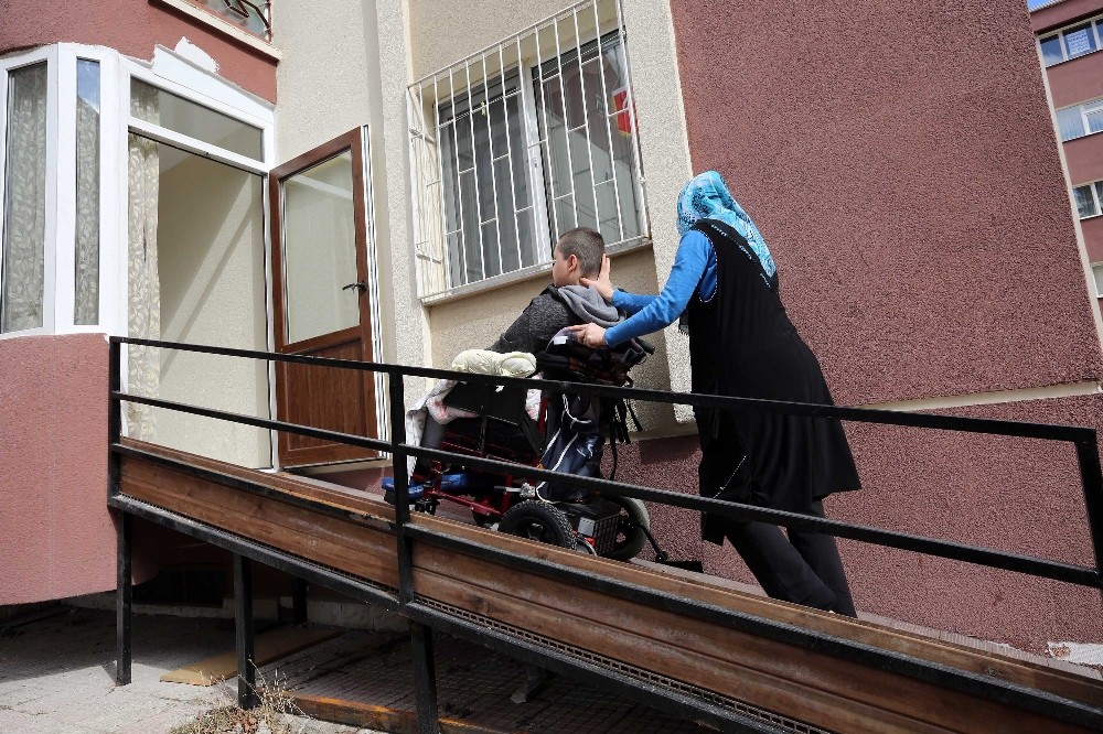 Yenimahalle Belediyesinden engelleri kaldıran rampa