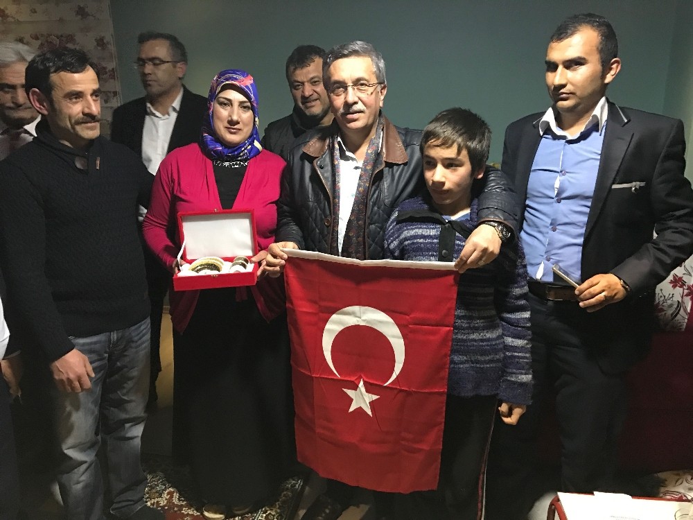 Başkan Çetin, Pursaklar’ı karış karış gezip referandumu anlatıyor