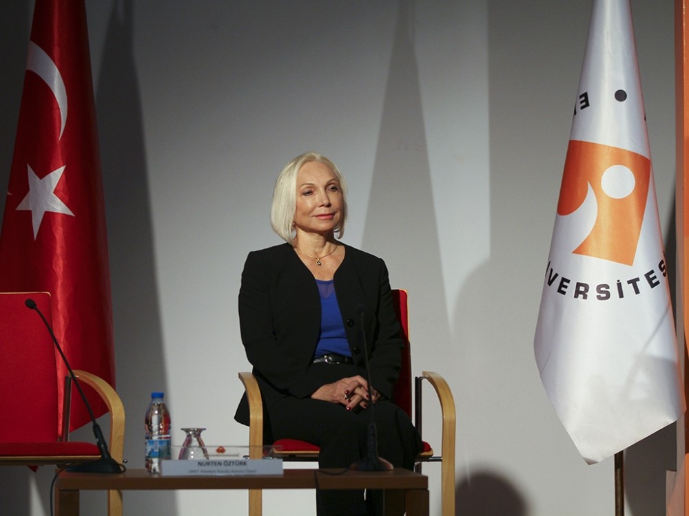 Başarılı iş kadınından gençlere tiyolar