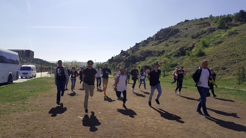 Keçiören’de obeziteye karşı ’horon ile zumba’ birleşti