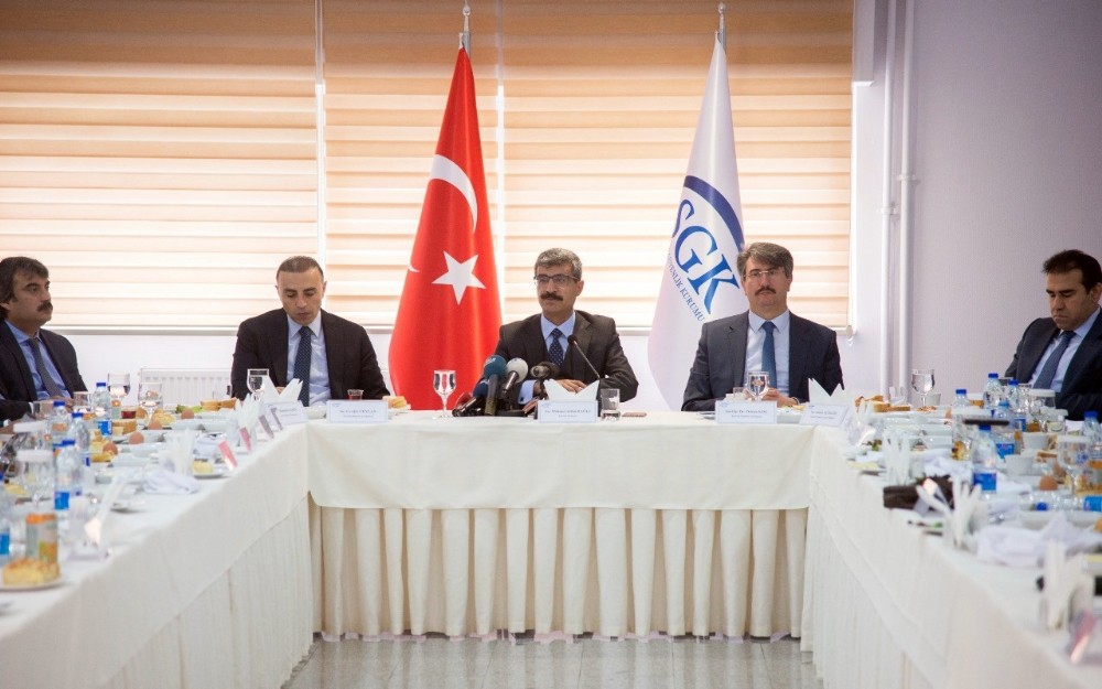 Bağlı’dan emekli promosyonu ve yeniden yapılandırma açıklaması