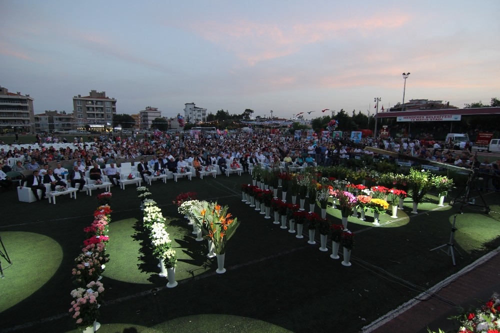 Kesme çiçeğin kalbinde festival zamanı