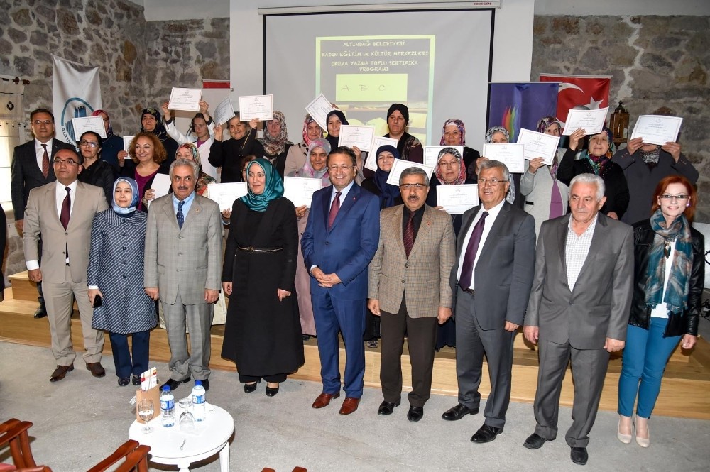 Altındağ’da 12 yılda 9 bin kadın okuma yazma öğrendi
