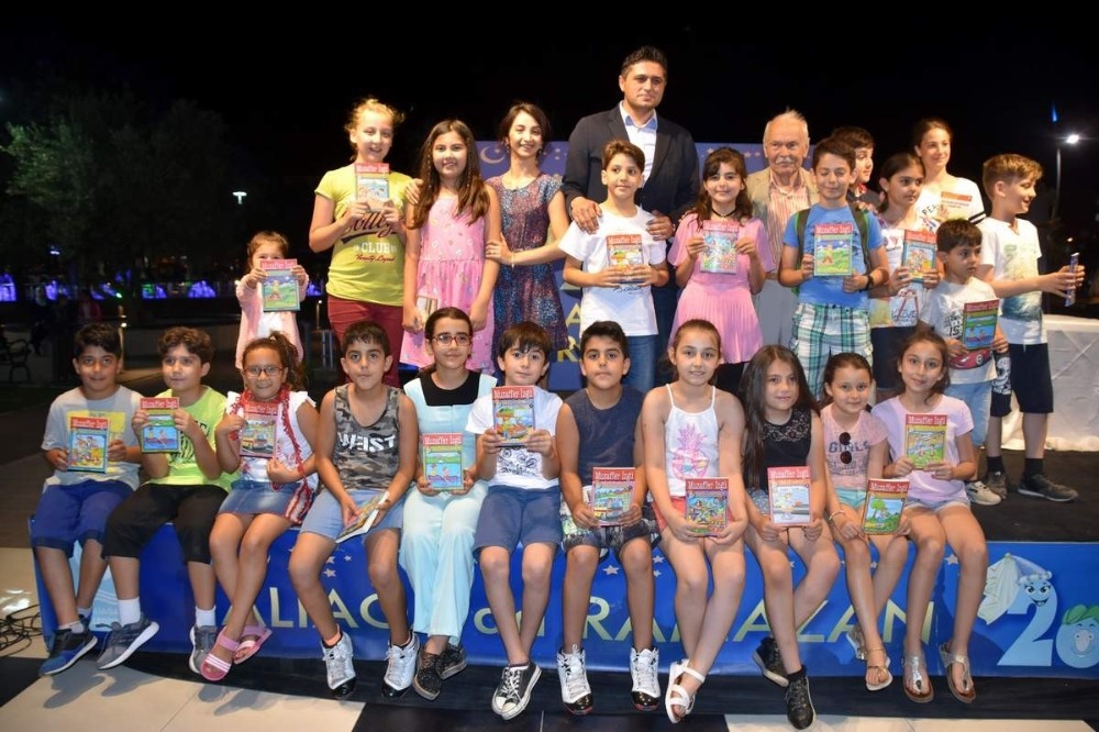 Aliağalı çocuklardan Muzaffer İzgü’ye sevgi seli