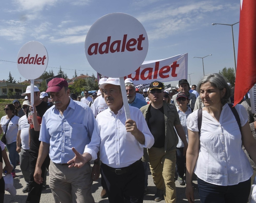 Kılıçdaroğlu, ’Adalet Yürüyüşü’nün 3. gününde ilk molayı verdi
