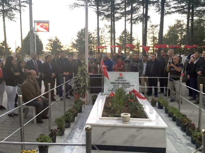 Gördesli öğrencilerden Ankara ve Halisdemir’in kabrine ziyaret