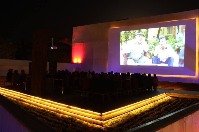 Bergama’da açık havada sinema keyfi