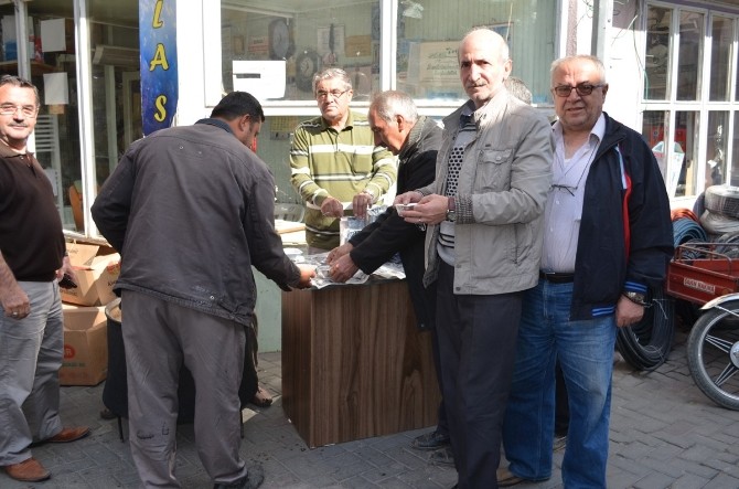 Kulalı esnaflardan aşure hayrı