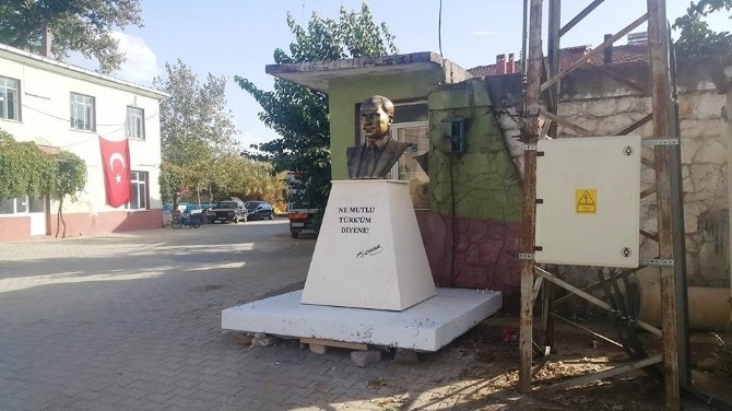 Büyükşehir’den Ödemiş’teki mahallelere Atatürk büstü ve muhtarlık ofisi