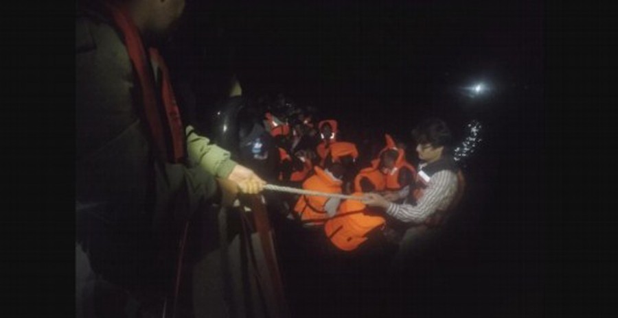 İzmir’den yurt dışına kaçmaya çalışan 53 göçmen yakalandı
