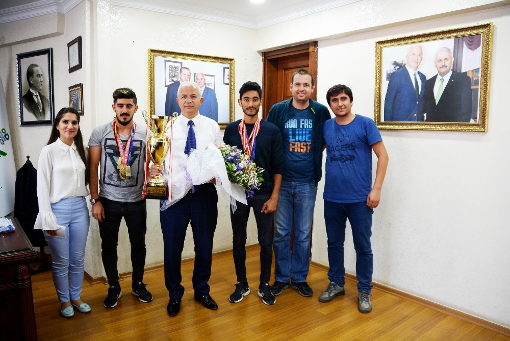 İşitme Engelliler Olimpiyat Oyunları şampiyonları Torbalı’da
