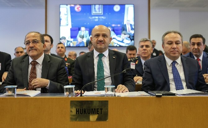 TSK’dan FETÖ ile irtibatlı olan 3 bin 665 personel ihraç edildi