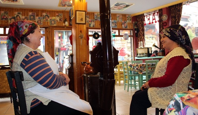 Tarihi kaledeki kafe zamanda yolculuğa çıkartıyor