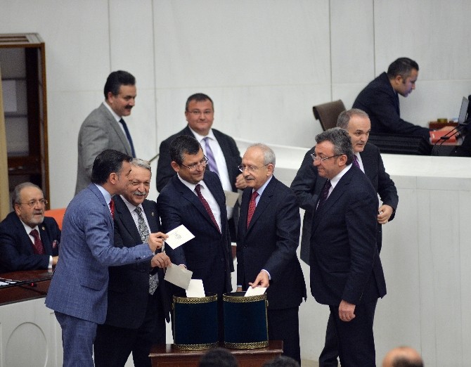 Anayasa değişiklik teklifinin ikinci turunda 1. madde oylaması başladı
