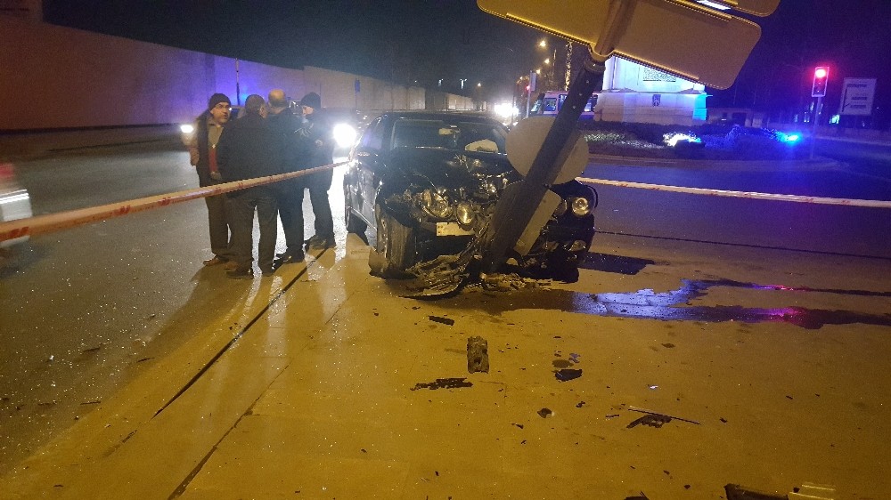 Ankara’da iki otomobil çarpıştı: 5 yaralı