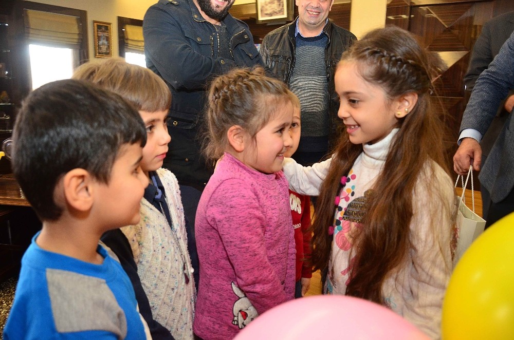 Suriyeli Bana, Başkan Çetin’i ziyaret etti