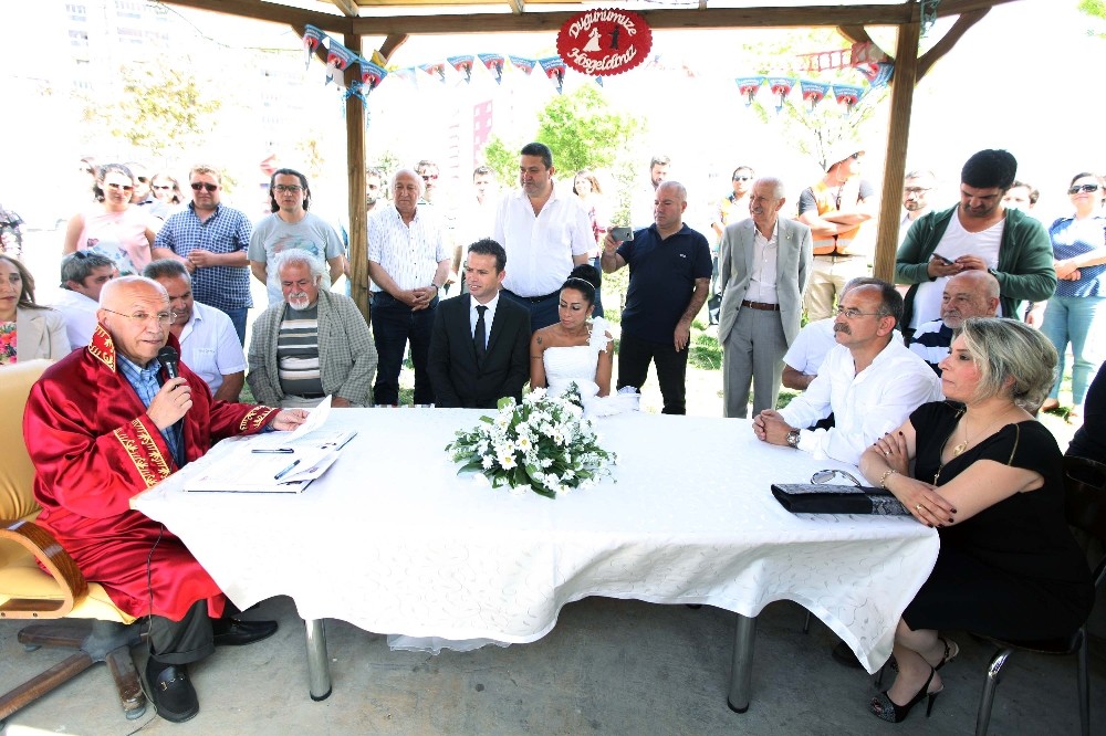 Başkan Yaşar, Vosvos sever çiftin nikahını kıydı