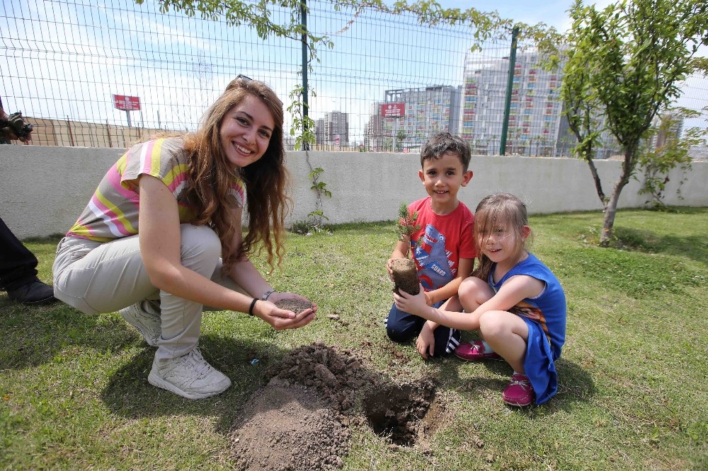 Karşıyaka’nın minik filizleri fidan dikti