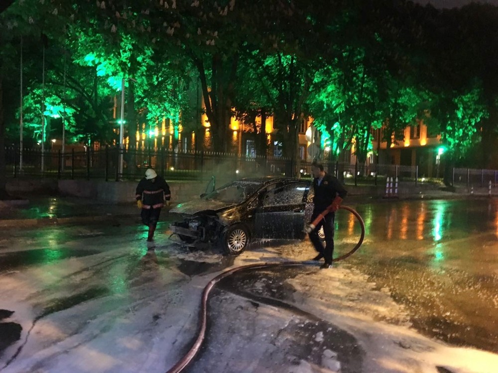 Başkent’te seyir halindeki otomobil alev alev yandı